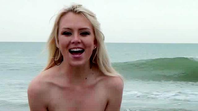 Spicy blonde Jeanie Marie Sullivan is sucking on the beach
