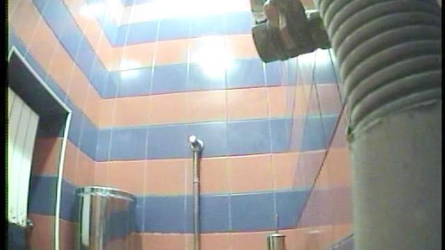 Great babe is peeing in the sportive style