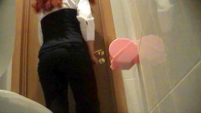 Pissing, HD, Watching