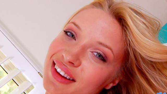 Smiling blonde Alyssa Branch stretches her lips on vagina