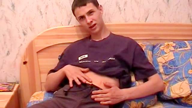 Hardcore gay bedroom with solo dude!